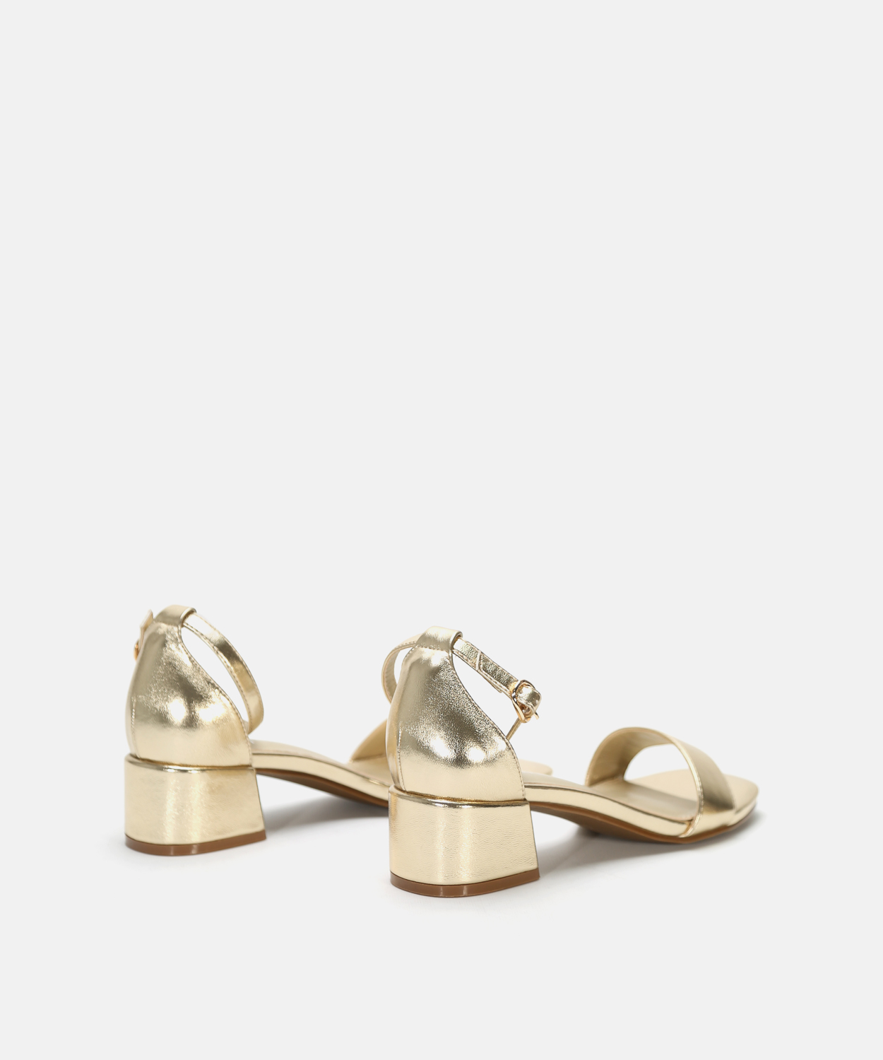 Sapato de salto destalonado em camur&ccedil;a image number null